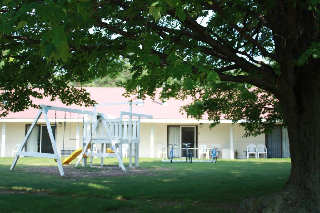 Parkwood Lodge - image 2