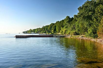 The Carriage House Walk to Peninsula St Park - image 10