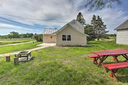 Quaint Baileys Harbor Hideaway about 1 Mi to Lake - image 3