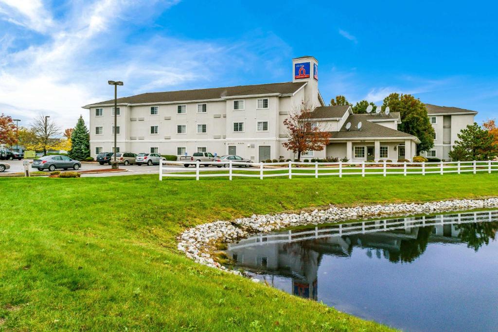 Motel 6 Fishers In - Indianapolis - main image