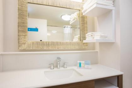 Hampton Inn Fishkill - image 13