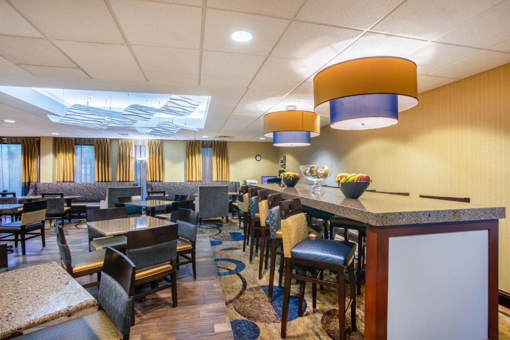 Hampton Inn Fishkill - image 6