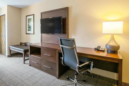 Comfort Suites Fishkill near Interstate 84 - image 10