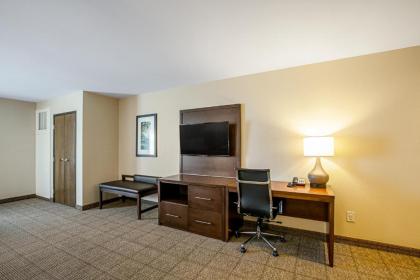 Comfort Suites Fishkill near Interstate 84 - image 2