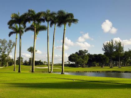 Shulas Hotel And Golf Club - image 10