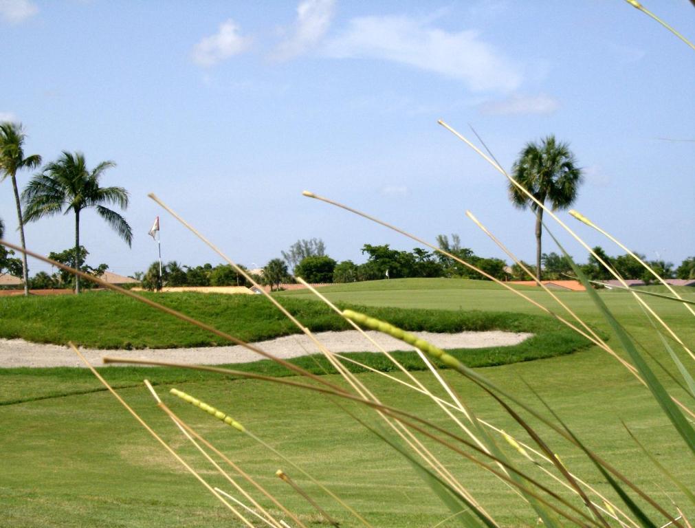 Shulas Hotel And Golf Club - image 3