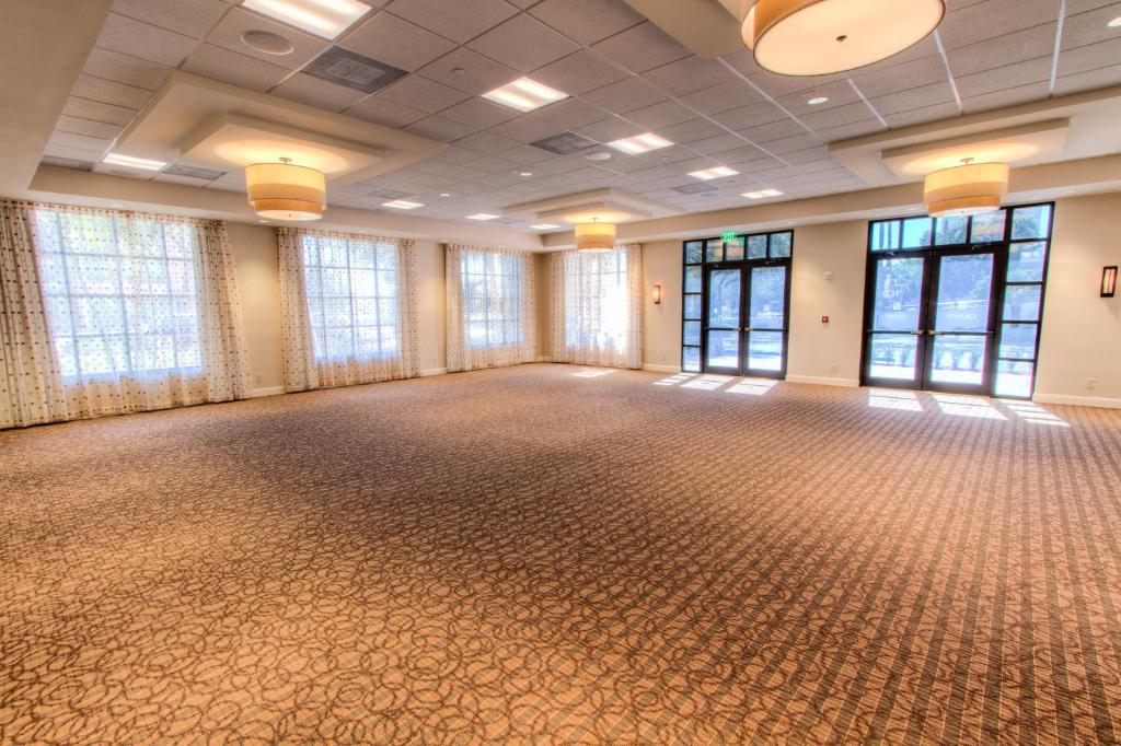 Holiday Inn Tampa Westshore - Airport Area an IHG Hotel - image 7