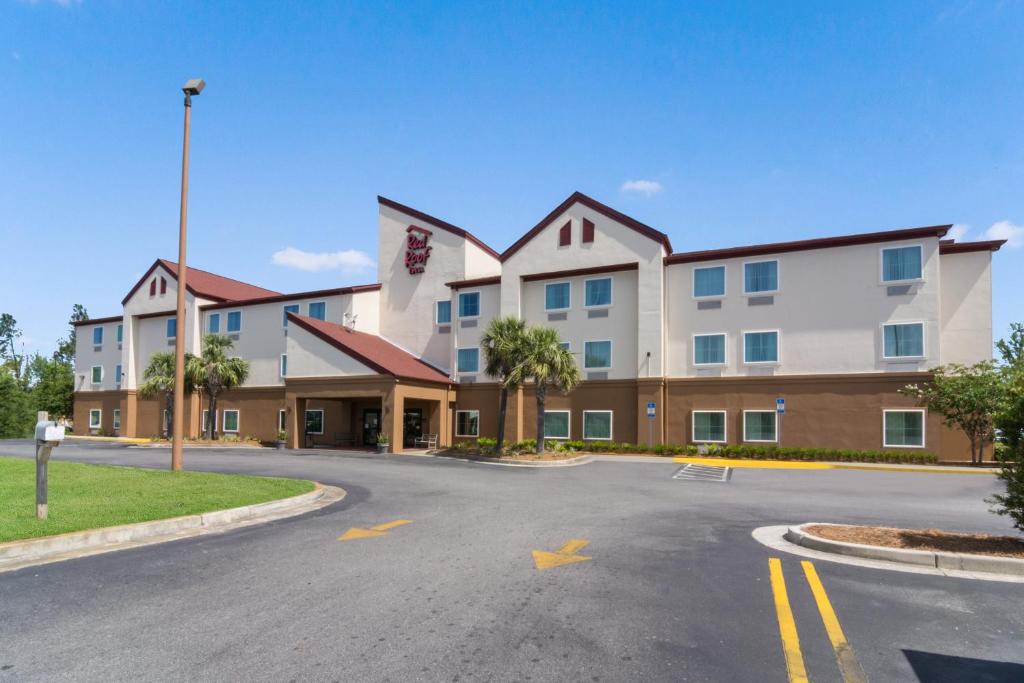 Red Roof Inn Panama City - image 3