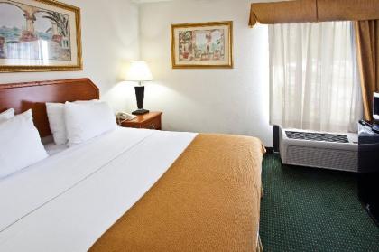 Holiday Inn Express Vero Beach-West - image 4