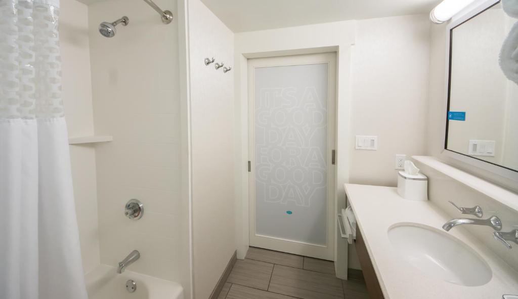 Hampton Inn Lakeland - image 3