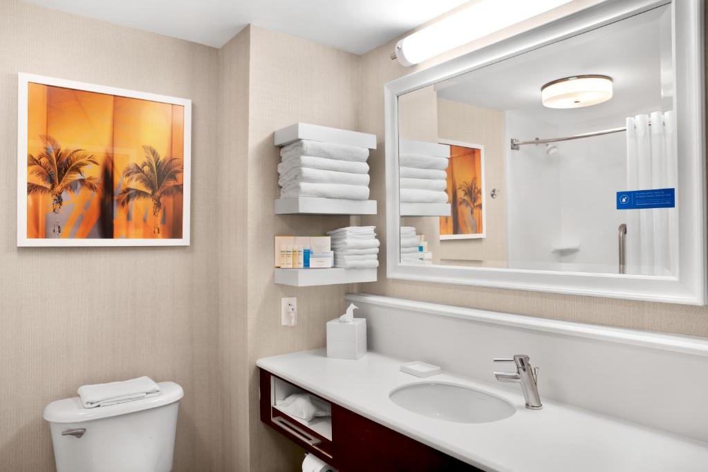 Hampton Inn Hallandale Beach-Aventura - image 2