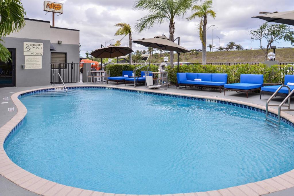 Hampton Inn & Suites Vero Beach Outlets - image 2