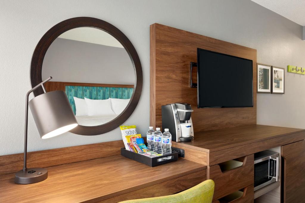 Hampton Inn & Suites Fort Lauderdale Airport - image 3