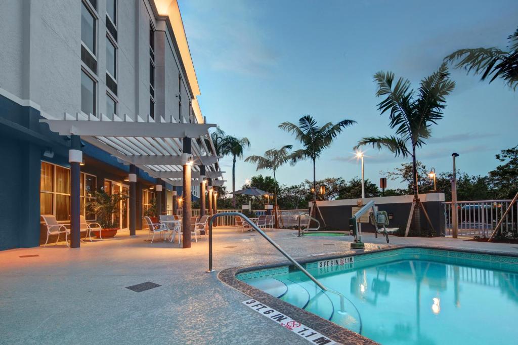 Hampton Inn Pembroke Pines - image 2