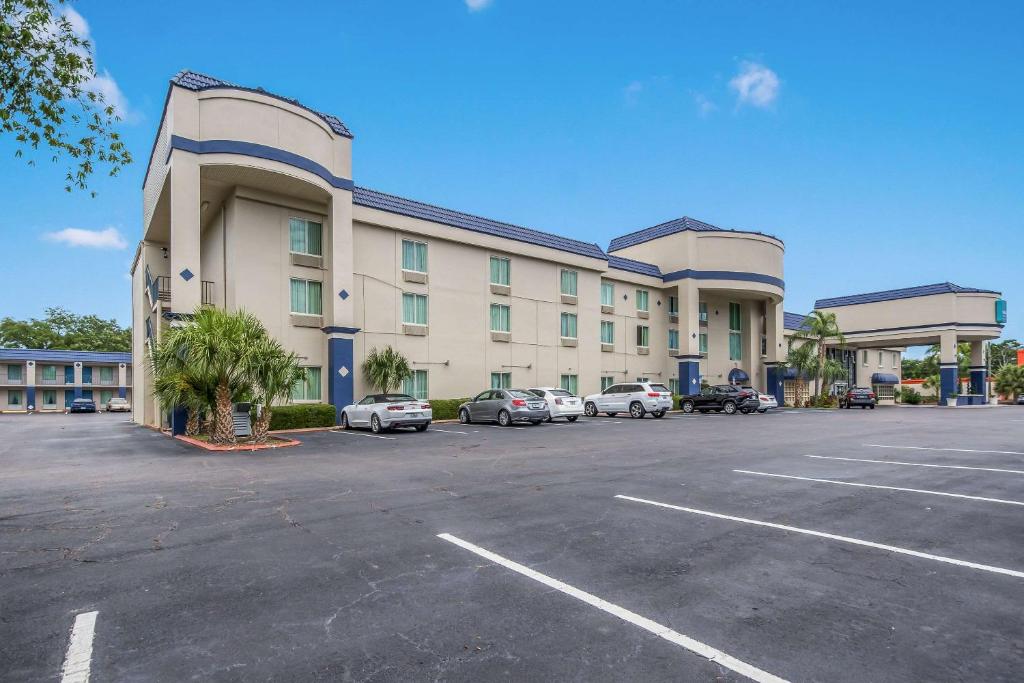 Clarion Inn & Suites Central Clearwater Beach - main image