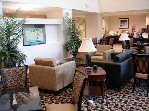 Hampton Inn & Suites Jacksonville-Airport - image 2