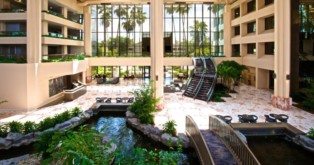 Embassy Suites by Hilton Palm Beach Gardens PGA Boulevard - main image