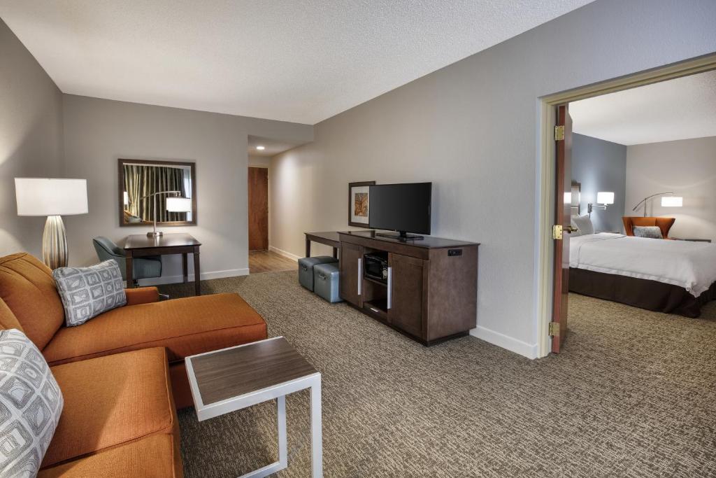 Hampton Inn West Palm Beach Central Airport - image 2