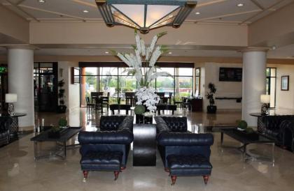 Hilton Palm Beach Airport - image 2