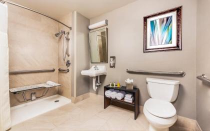 DoubleTree by Hilton West Palm Beach Airport - image 4