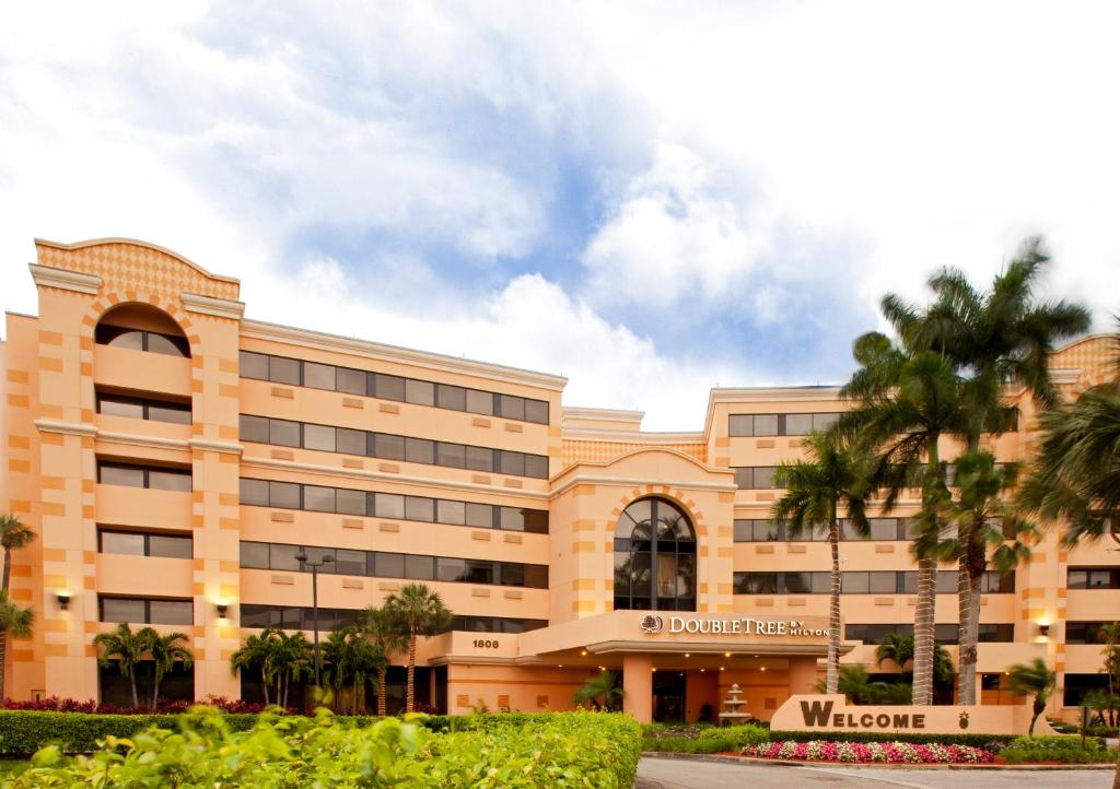 DoubleTree by Hilton West Palm Beach Airport - image 5