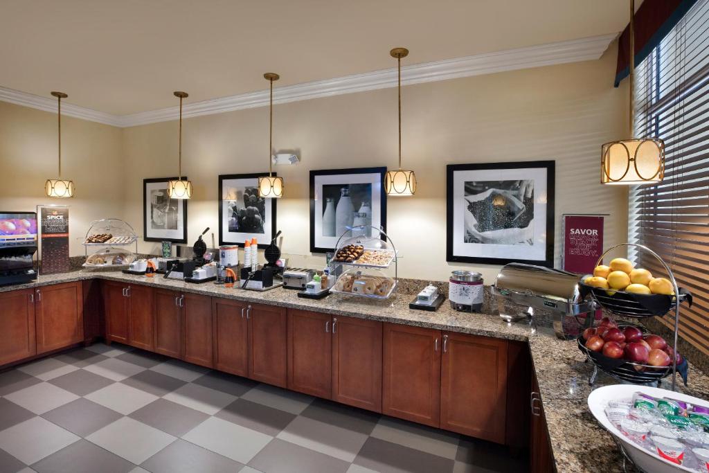 Hilton Garden Inn West Palm Beach Airport - image 2