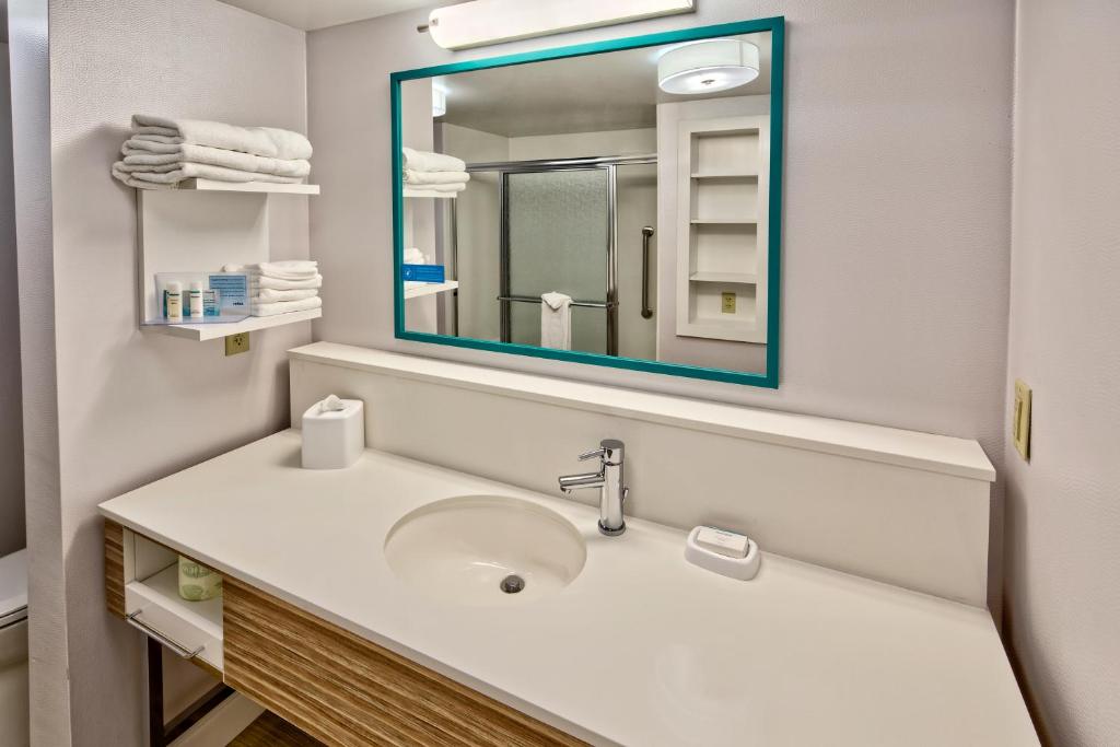 Hampton Inn & Suites Fort Myers Estero - image 2