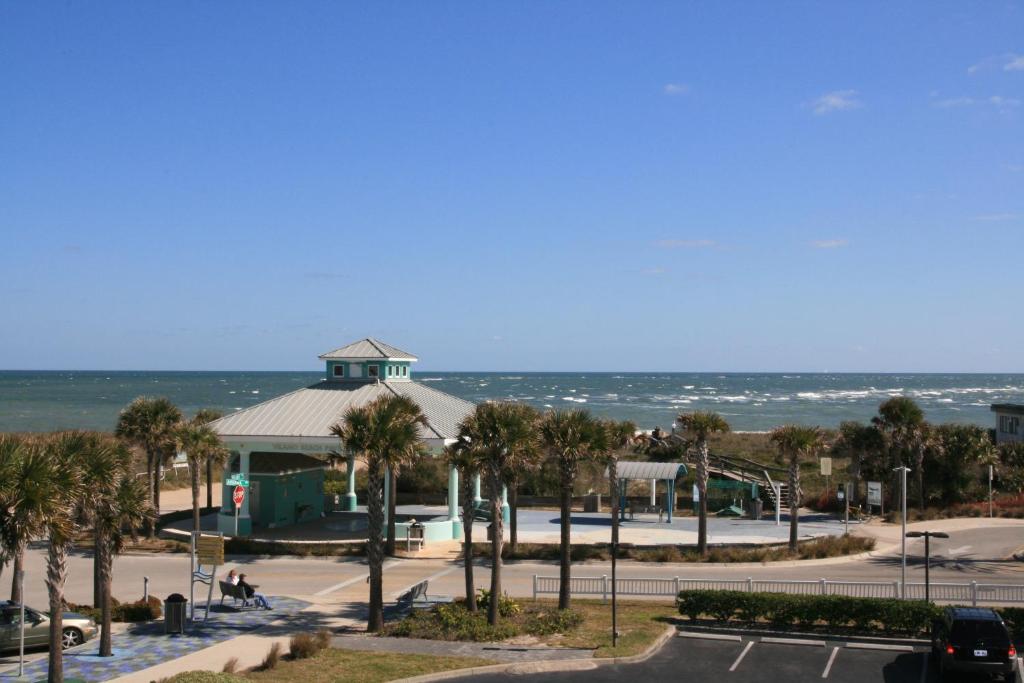 Hampton Inn & Suites St. Augustine-Vilano Beach - image 2