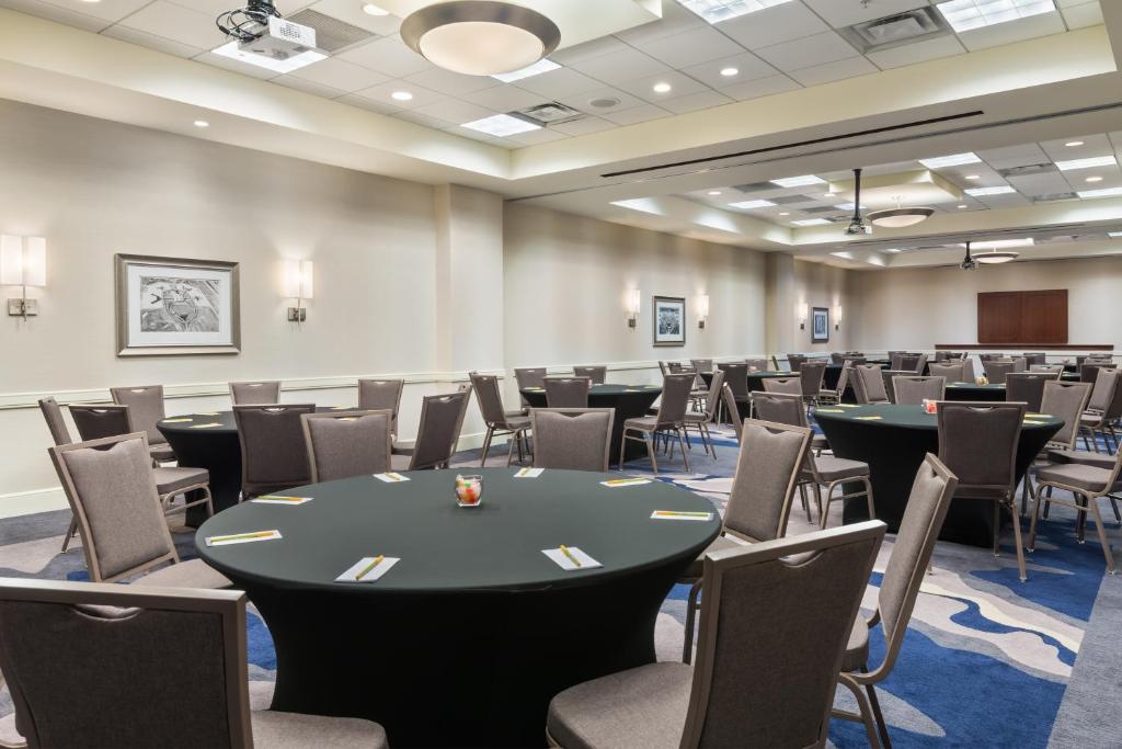 Hilton Garden Inn Tampa Airport/Westshore - image 3