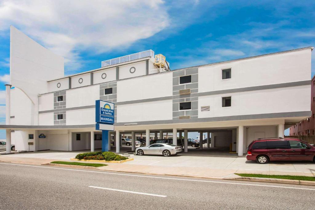 Days Inn by Wyndham Ormond Beach Mainsail Oceanfront - main image