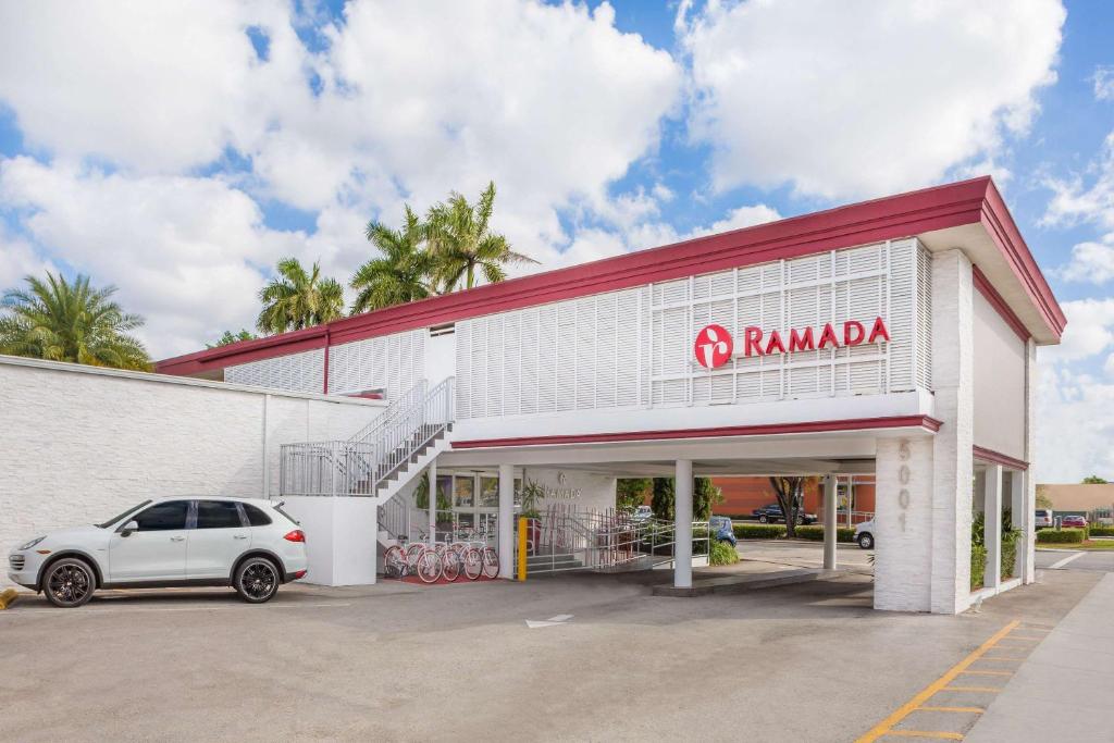 Ramada by Wyndham Miami Springs/Miami International Airport - main image