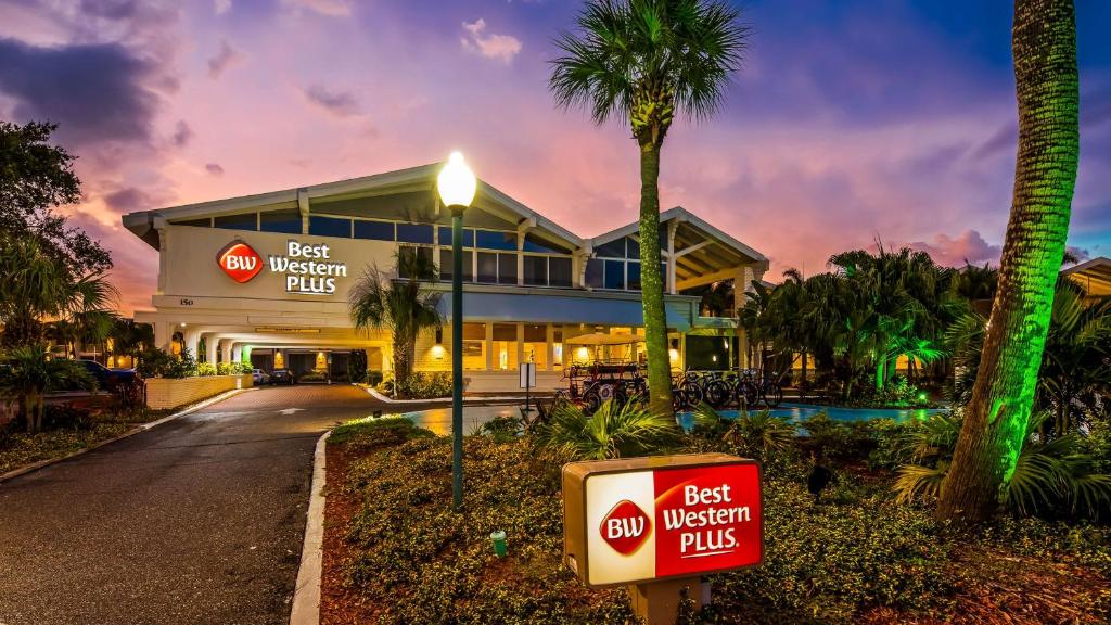 Best Western Plus Yacht Harbor Inn - main image