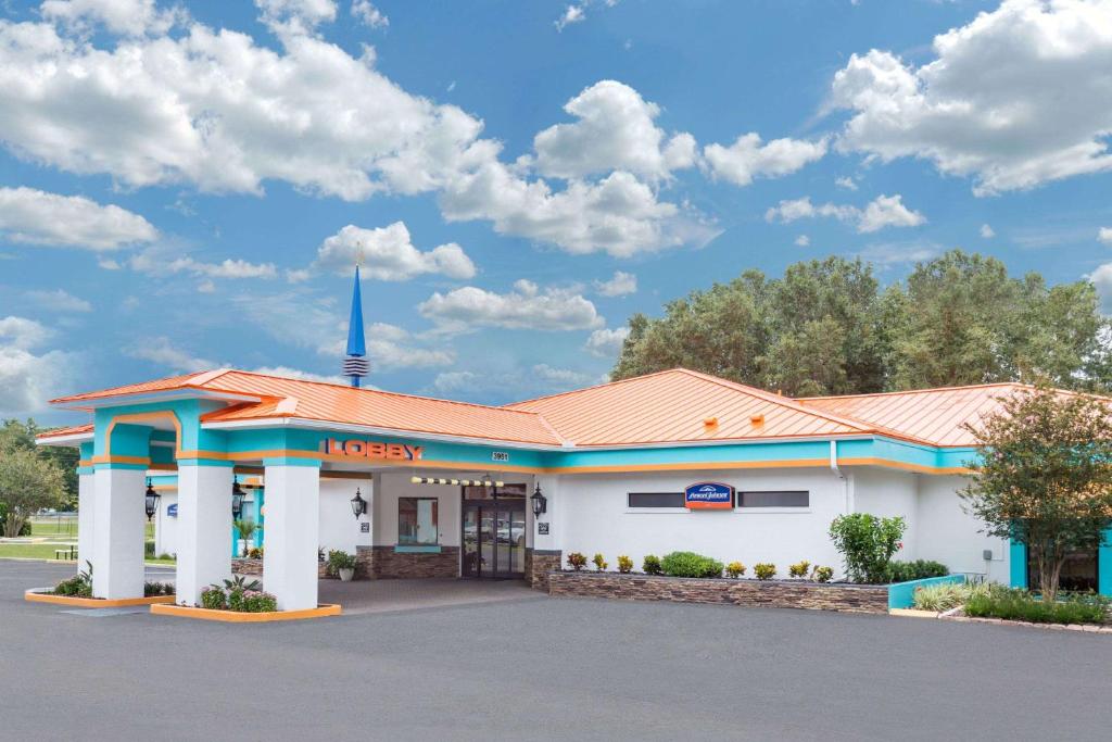 Howard Johnson by Wyndham Ocala FL - main image