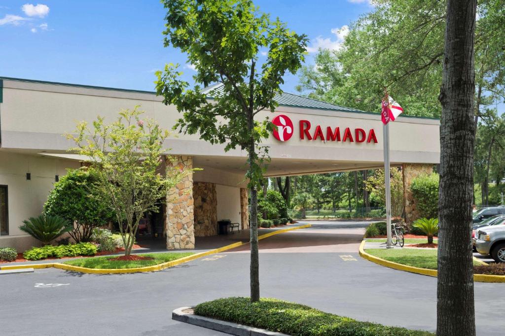 Ramada by Wyndham Jacksonville Hotel & Conference Center - main image