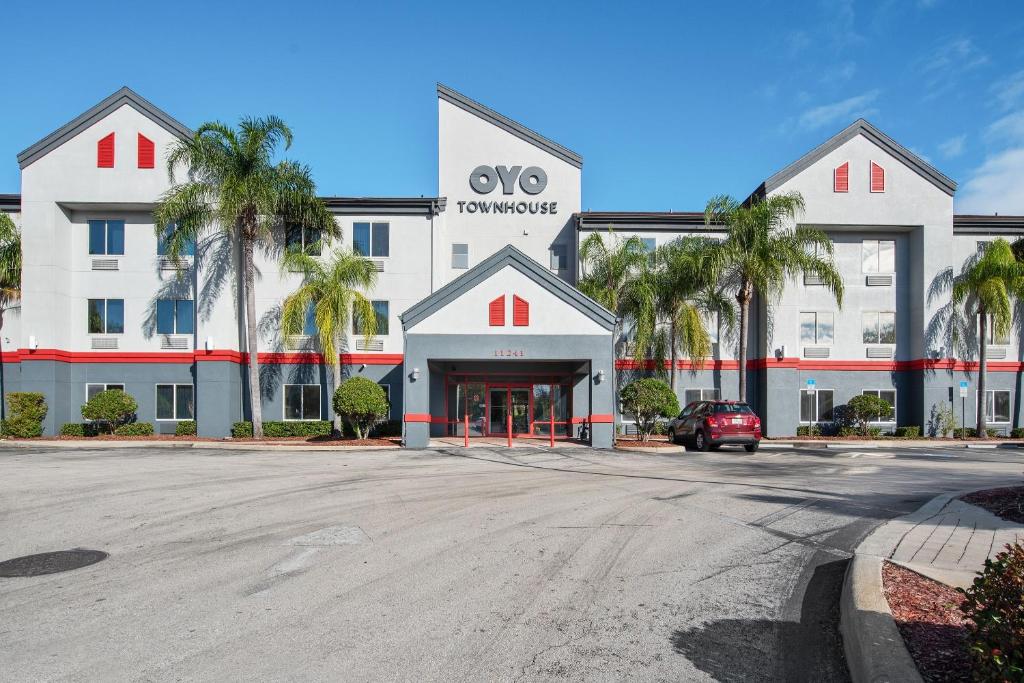 OYO Townhouse Orlando West - main image