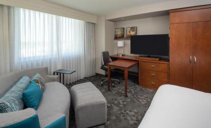 Courtyard by Marriott Miami Airport - image 4