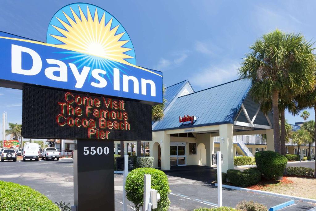 Days Inn by Wyndham Cocoa Beach Port Canaveral - main image