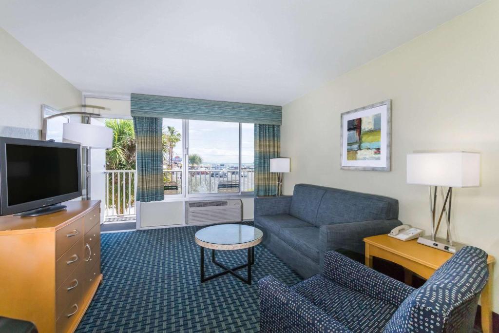 Days Inn by Wyndham Cocoa Beach Port Canaveral - image 5