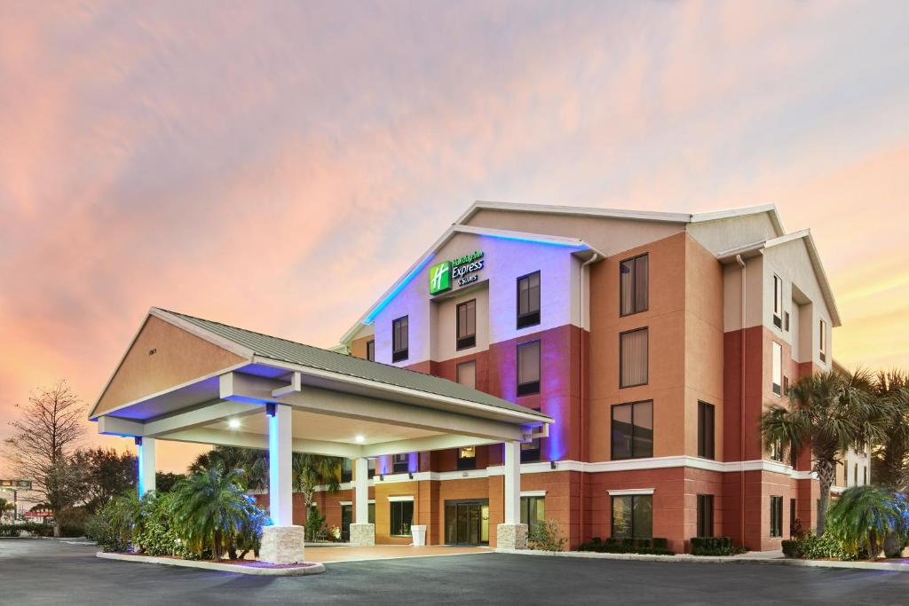 Holiday Inn Express Hotel & Suites Port Richey an IHG Hotel - main image