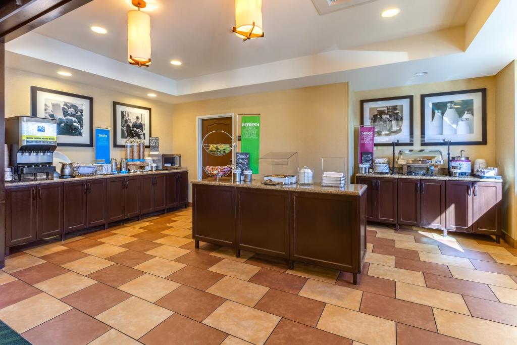 Hampton Inn Okeechobee - Lake Okeechobee - image 3