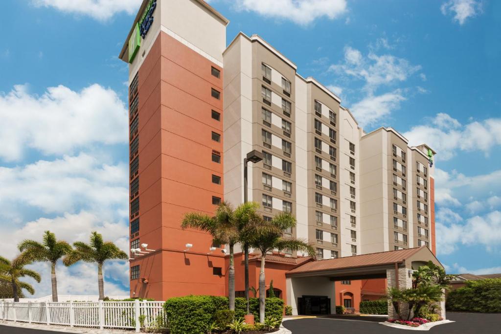 Holiday Inn Express & Suites - Nearest Universal Orlando an IHG Hotel - main image