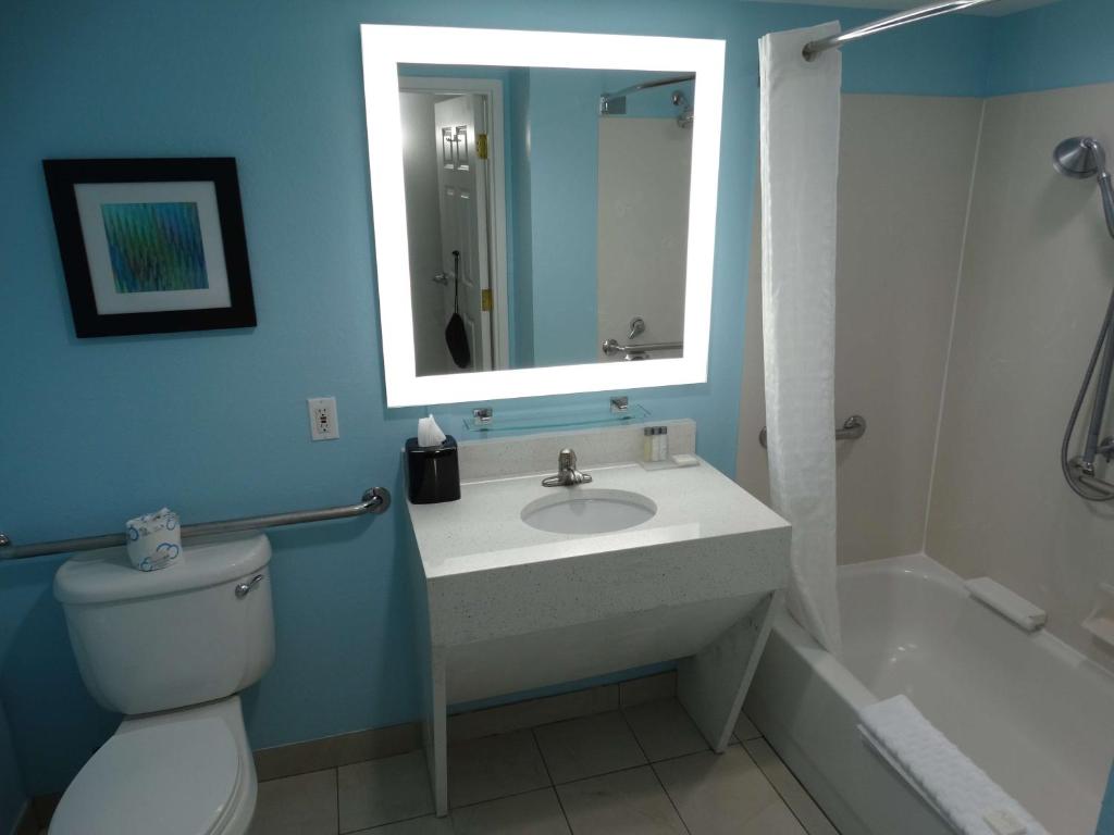 Best Western Plus Kissimmee-Lake Buena Vista South Inn & Suites - image 4