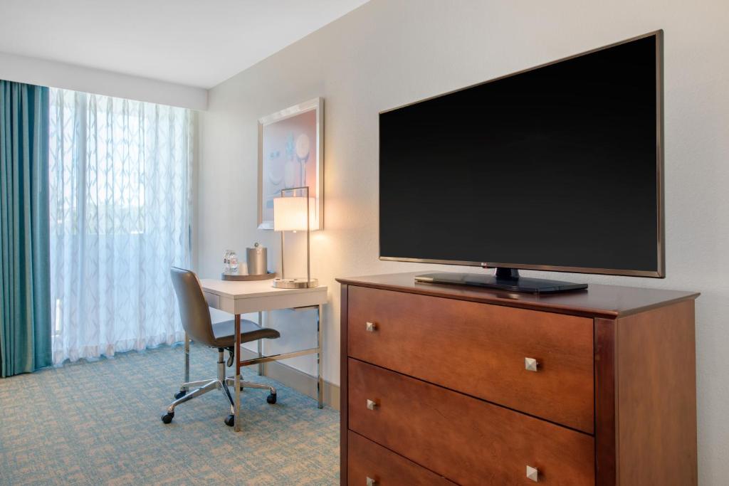 Holiday Inn Orlando – Disney Springs™ Area an IHG Hotel - image 2