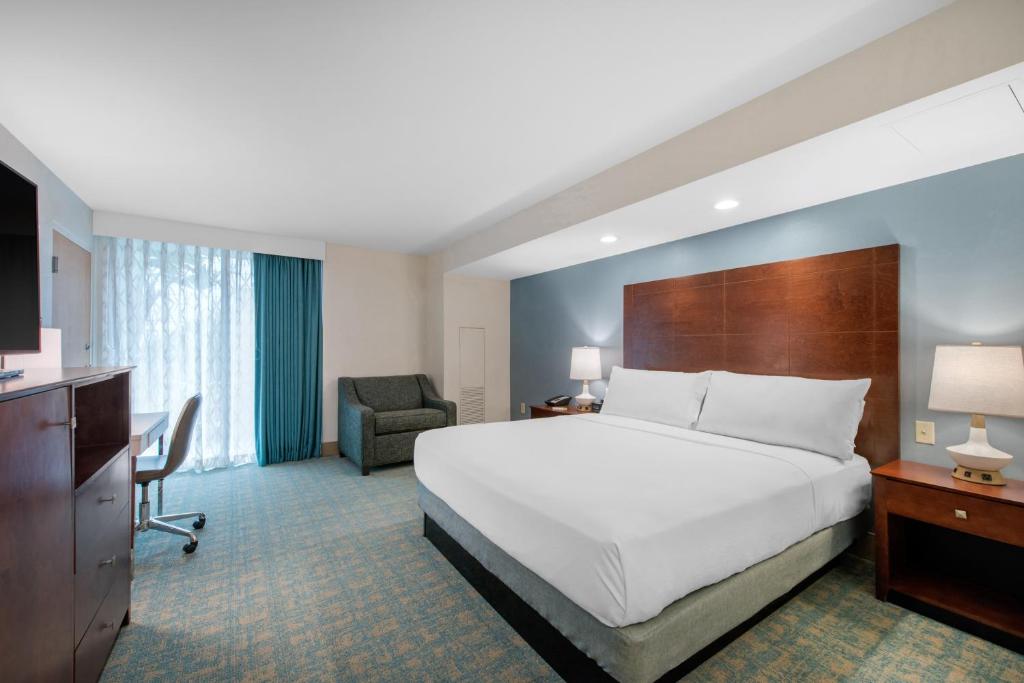 Holiday Inn Orlando – Disney Springs™ Area an IHG Hotel - image 5