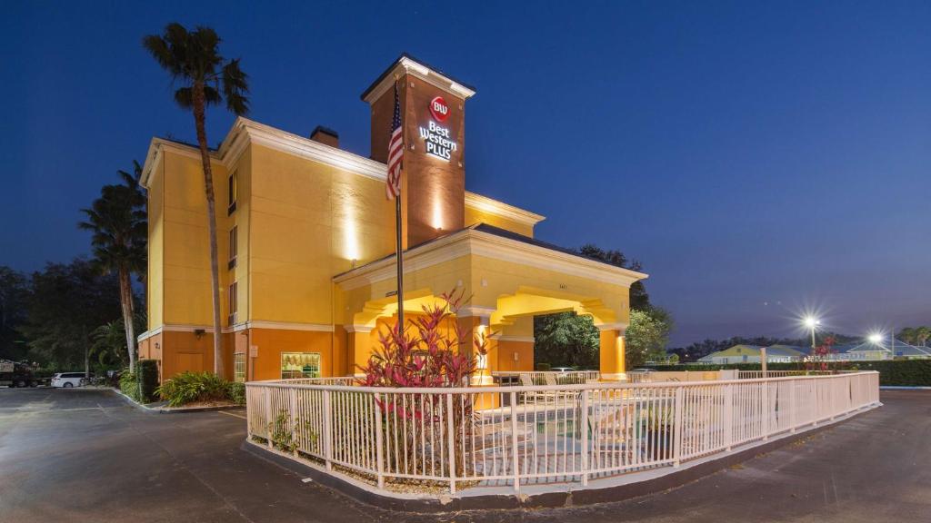 Best Western Plus Sanford Airport/Lake Mary Hotel - image 3