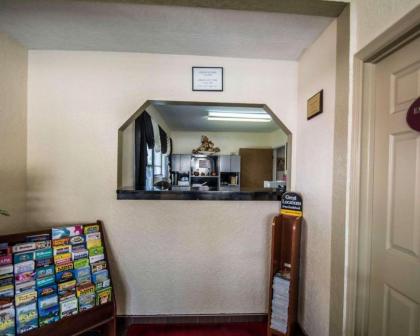 Econolodge Hollywood - image 5