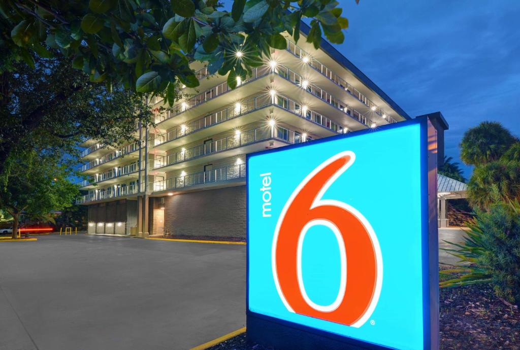 Motel 6-Cutler Bay FL - image 3