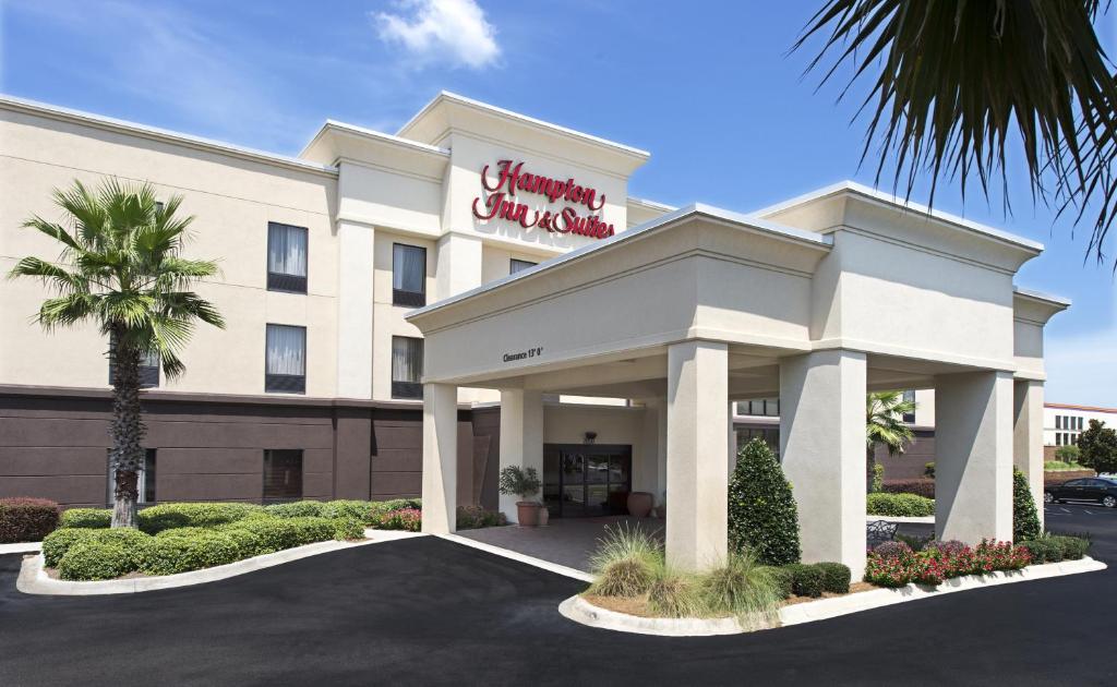 Hampton Inn & Suites Pensacola I-10 N at University Town Plaza - main image