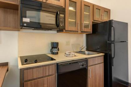 Candlewood Suites Fort Myers/Sanibel Gateway - image 3