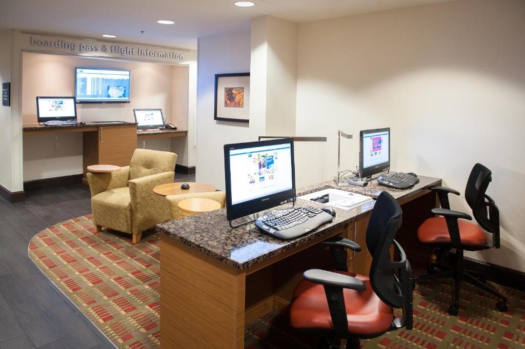 Hampton Inn Pensacola-Airport - image 3